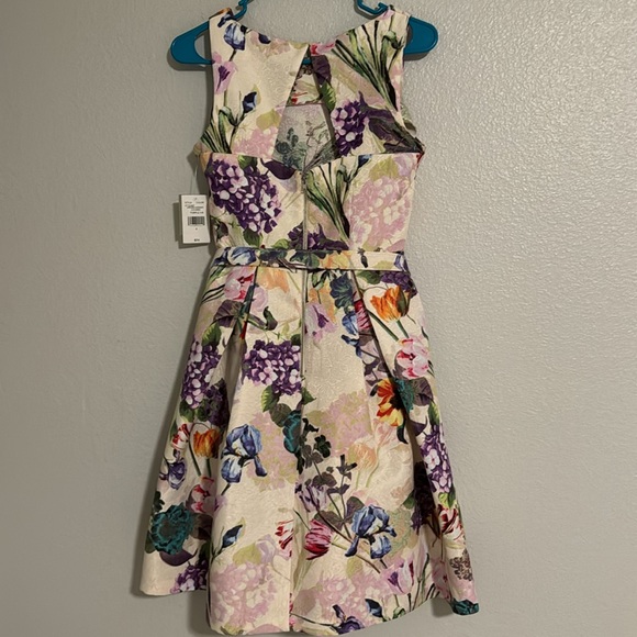 Very beautiful I bought it for my daughter in her absence and it’s too big - Picture 2 of 2